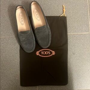 Tod's Black Leather Loafers with Gommino Sole